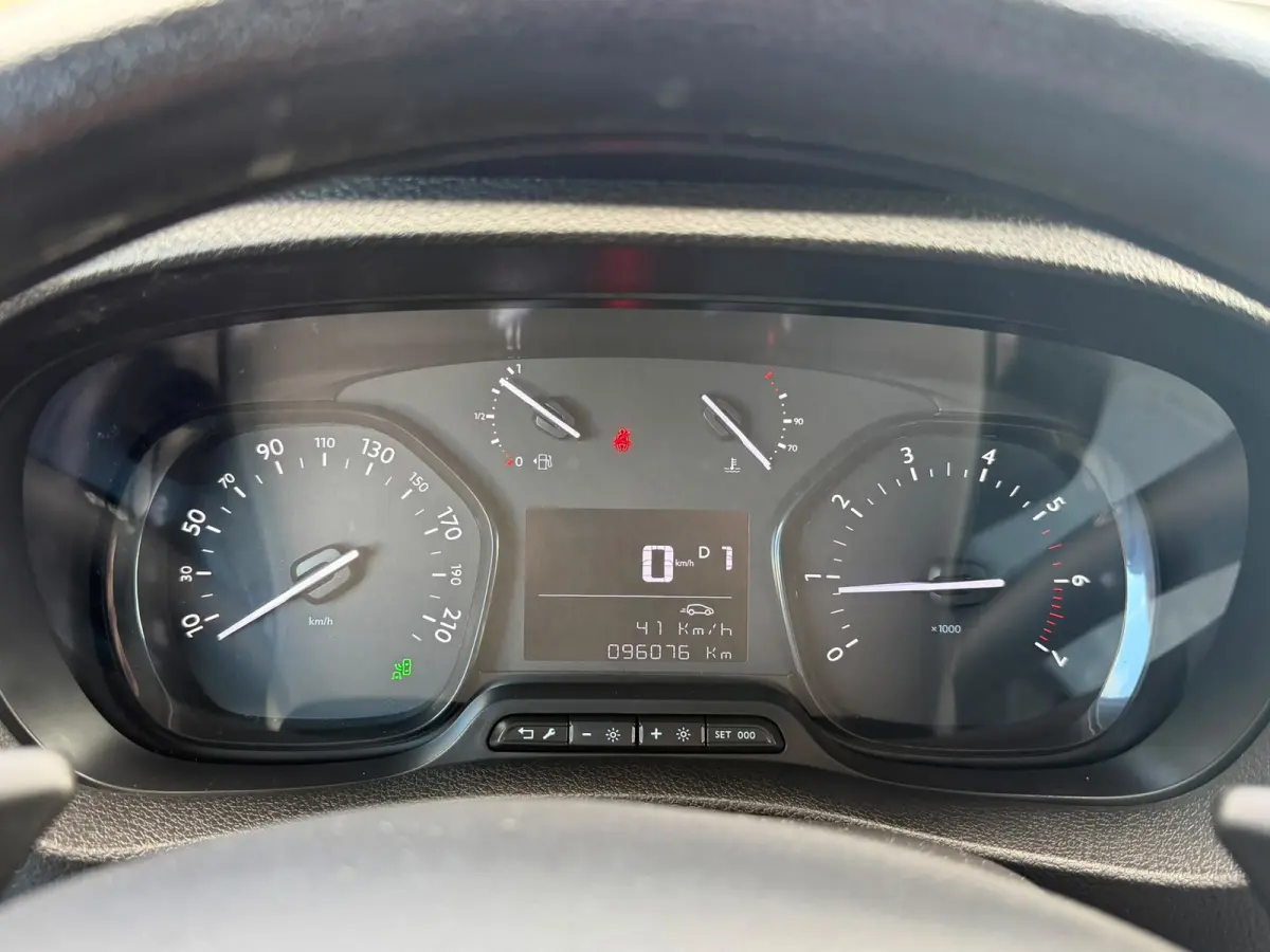 2.0 CDTI L2H1 Edition AUTOMAAT / Camera / Trekhaak / App connect