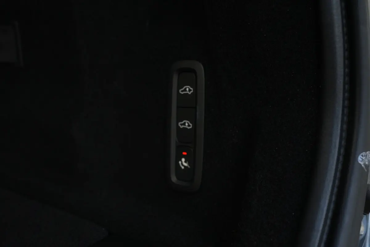 2.0 T6 AWD Inscription | 310 PK | Panoramadak | Lederen bekleding | Luchtvering | Trekhaak | Volvo XC60 2.0 T6 AWD Inscription 310 PK met 2.0-liter 4-cilinder benzinemotor, panoramadak, luxe