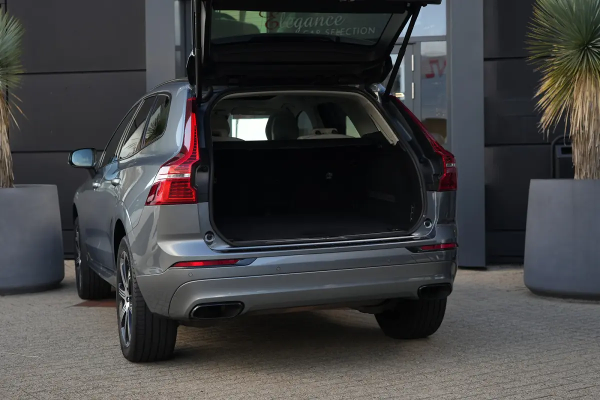 2.0 T6 AWD Inscription | 310 PK | Panoramadak | Lederen bekleding | Luchtvering | Trekhaak | Volvo XC60 2.0 T6 AWD Inscription 310 PK met 2.0-liter 4-cilinder benzinemotor, panoramadak, luxe
