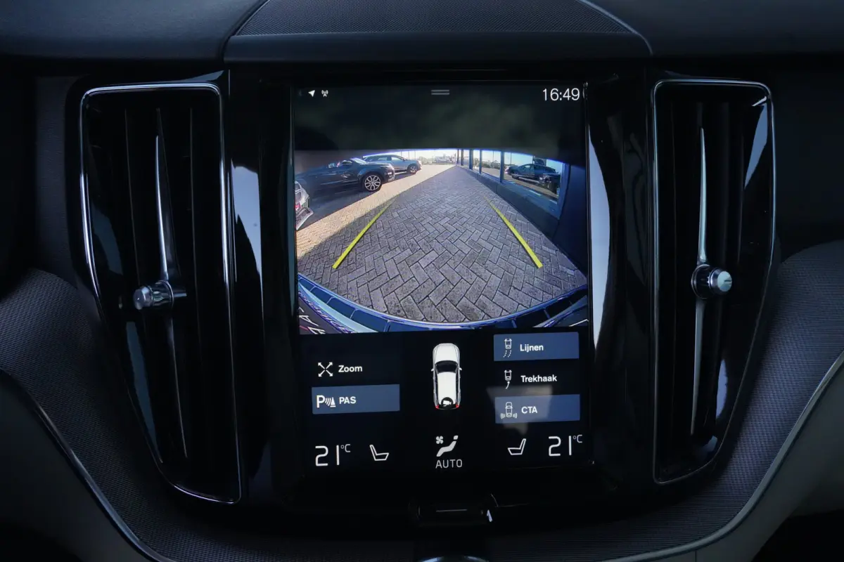2.0 T6 AWD Inscription | 310 PK | Panoramadak | Lederen bekleding | Luchtvering | Trekhaak | Volvo XC60 2.0 T6 AWD Inscription 310 PK met 2.0-liter 4-cilinder benzinemotor, panoramadak, luxe