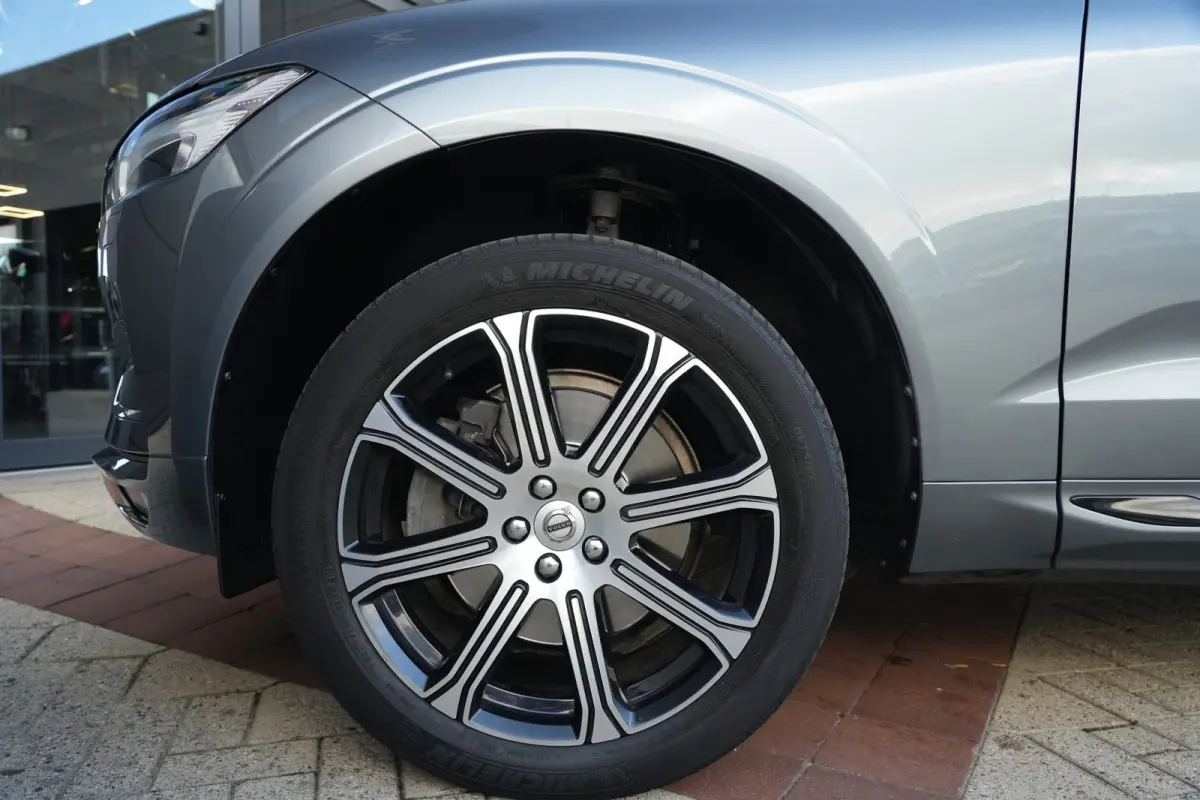 2.0 T6 AWD Inscription | 310 PK | Panoramadak | Lederen bekleding | Luchtvering | Trekhaak | Volvo XC60 2.0 T6 AWD Inscription 310 PK met 2.0-liter 4-cilinder benzinemotor, panoramadak, luxe