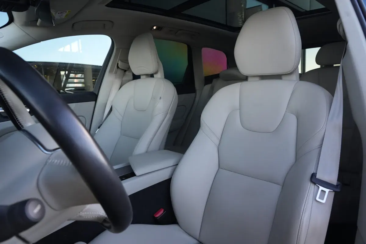 2.0 T6 AWD Inscription | 310 PK | Panoramadak | Lederen bekleding | Luchtvering | Trekhaak | Volvo XC60 2.0 T6 AWD Inscription 310 PK met 2.0-liter 4-cilinder benzinemotor, panoramadak, luxe
