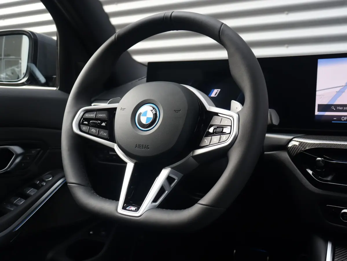 330e | M Sportpakket Pro | Panodak | Trekhaak | Head-Up | Elektr. Stoelen | Adaptive Cruise Control | Harman Kardon | Driving Assistant | Parking Assistant Plus | SoH 100% | 19'' LMV