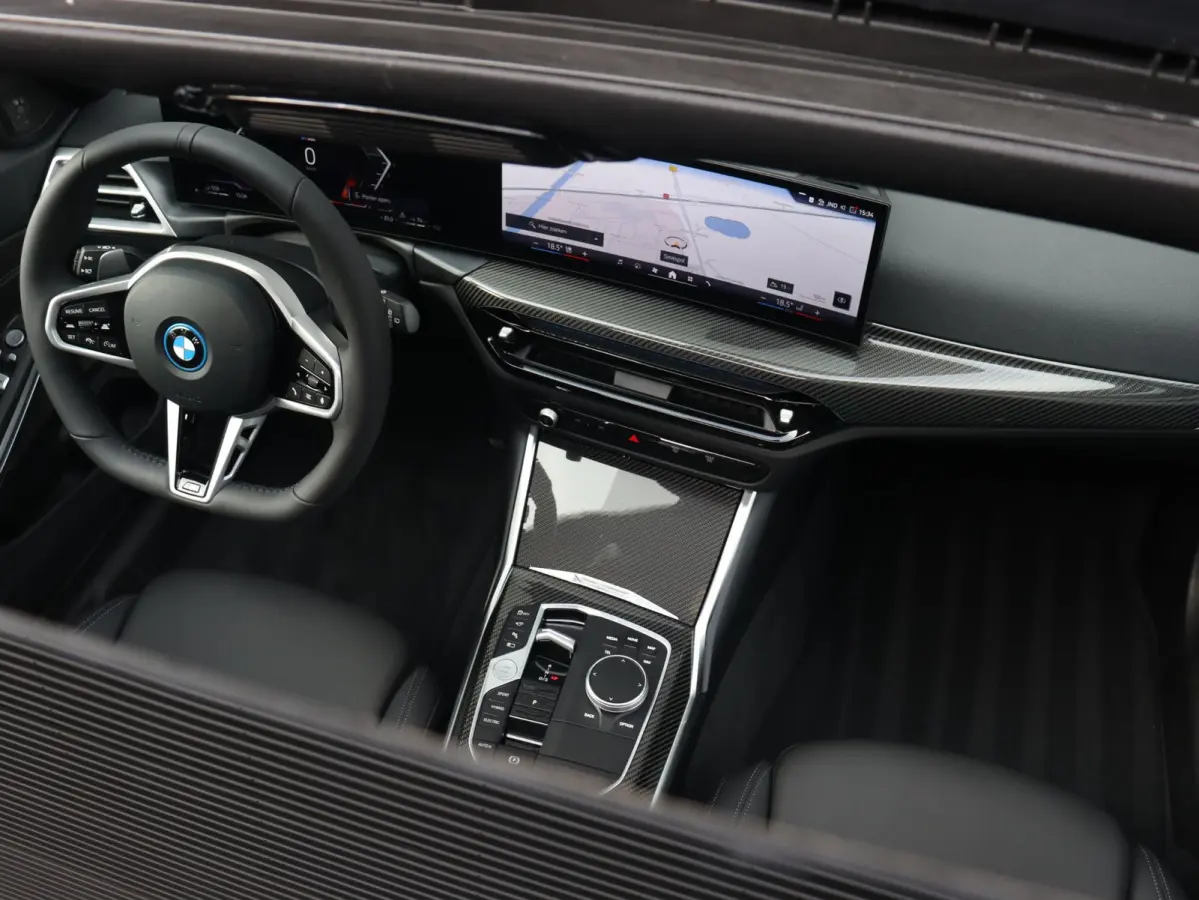 330e | M Sportpakket Pro | Panodak | Trekhaak | Head-Up | Elektr. Stoelen | Adaptive Cruise Control | Harman Kardon | Driving Assistant | Parking Assistant Plus | SoH 100% | 19'' LMV