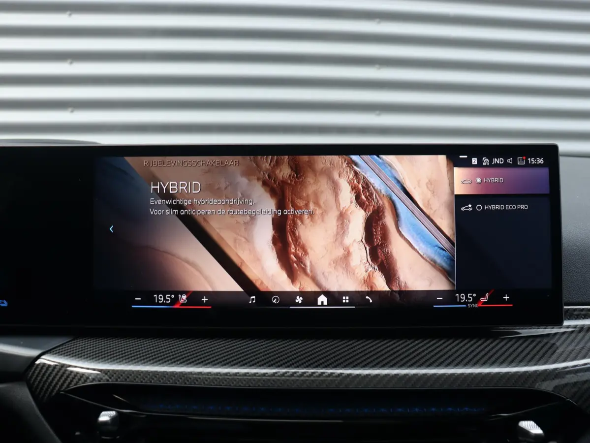 330e | M Sportpakket Pro | Panodak | Trekhaak | Head-Up | Elektr. Stoelen | Adaptive Cruise Control | Harman Kardon | Driving Assistant | Parking Assistant Plus | SoH 100% | 19'' LMV