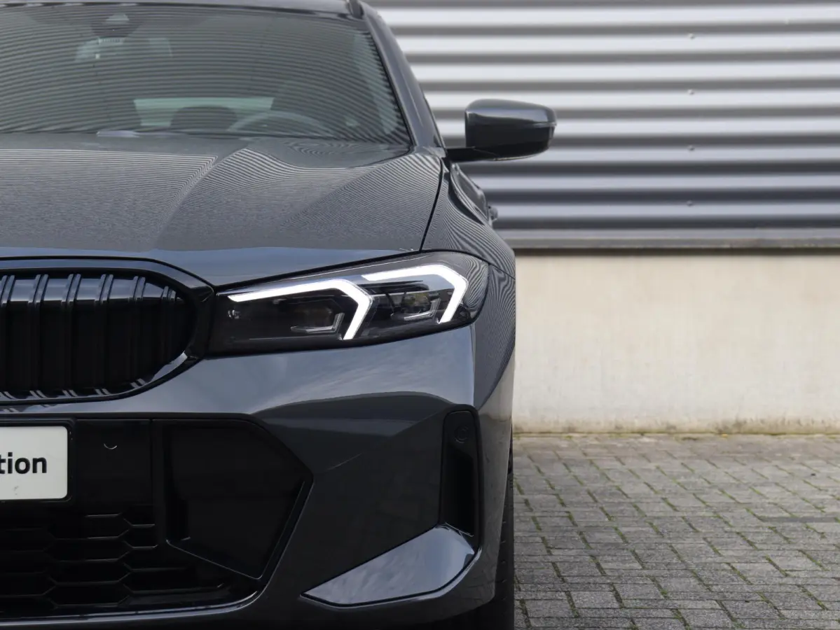 330e | M Sportpakket Pro | Panodak | Trekhaak | Head-Up | Elektr. Stoelen | Adaptive Cruise Control | Harman Kardon | Driving Assistant | Parking Assistant Plus | SoH 100% | 19'' LMV