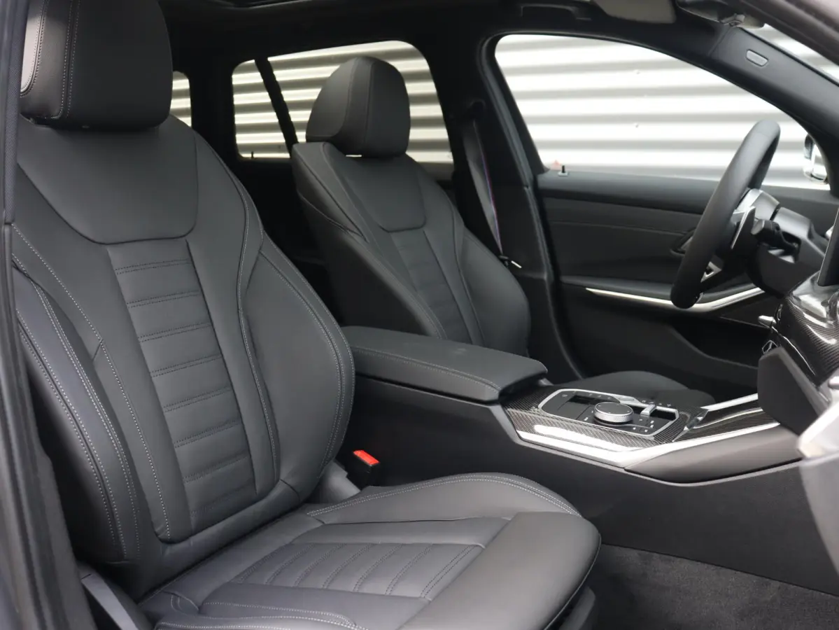 330e | M Sportpakket Pro | Panodak | Trekhaak | Head-Up | Elektr. Stoelen | Adaptive Cruise Control | Harman Kardon | Driving Assistant | Parking Assistant Plus | SoH 100% | 19'' LMV