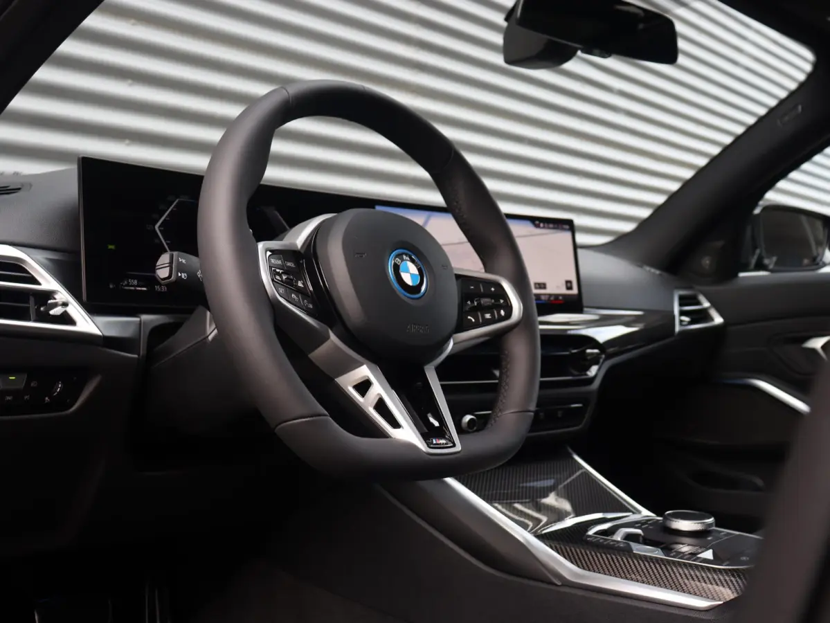 330e | M Sportpakket Pro | Panodak | Trekhaak | Head-Up | Elektr. Stoelen | Adaptive Cruise Control | Harman Kardon | Driving Assistant | Parking Assistant Plus | SoH 100% | 19'' LMV