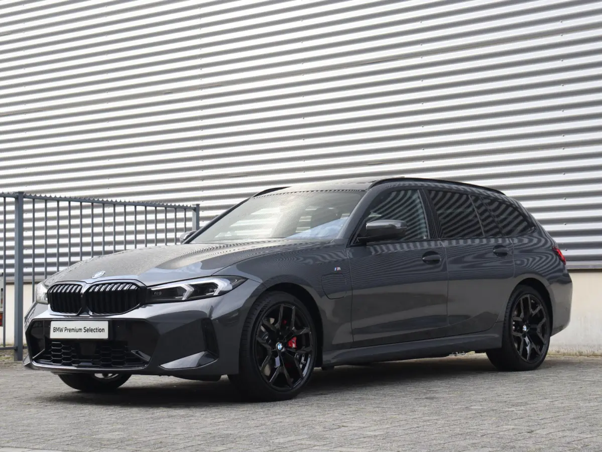 330e | M Sportpakket Pro | Panodak | Trekhaak | Head-Up | Elektr. Stoelen | Adaptive Cruise Control | Harman Kardon | Driving Assistant | Parking Assistant Plus | SoH 100% | 19'' LMV