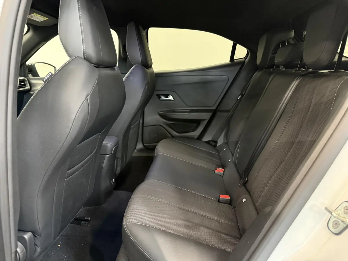 1.2 Turbo Hybrid GS AUTOMAAT Climate control Navigatie LED Parkeersensoren achter Camera Cruise control Lichtmetalen velgen Apple Carplay/ Android auto
