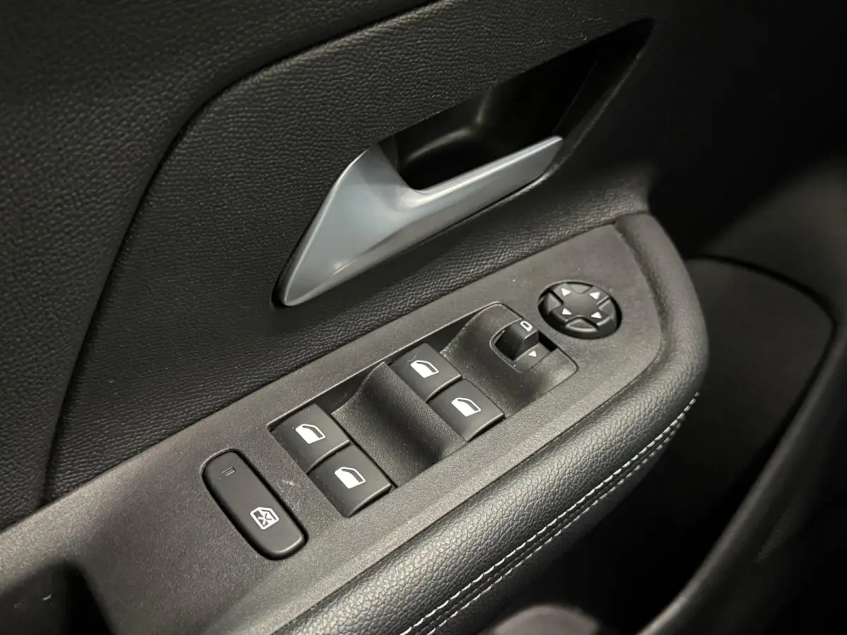 1.2 Turbo Hybrid GS AUTOMAAT Climate control Navigatie LED Parkeersensoren achter Camera Cruise control Lichtmetalen velgen Apple Carplay/ Android auto