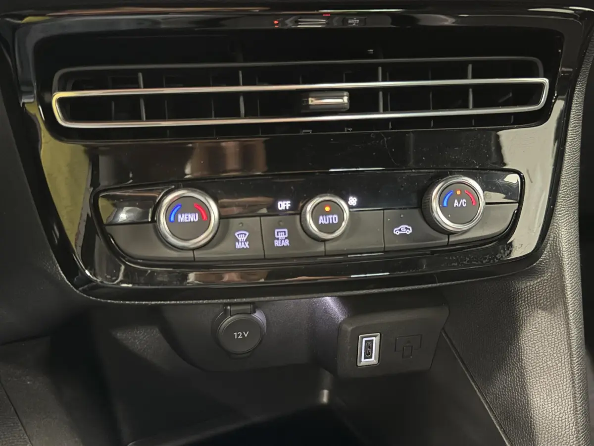 1.2 Turbo Hybrid GS AUTOMAAT Climate control Navigatie LED Parkeersensoren achter Camera Cruise control Lichtmetalen velgen Apple Carplay/ Android auto
