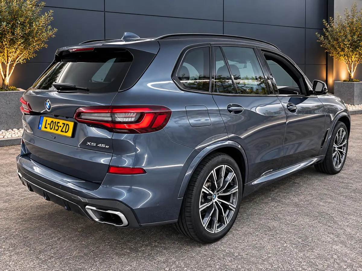 xDrive45e High Executive | M-Pakket | 360* Camera | Achterasbesturing | NL-Auto