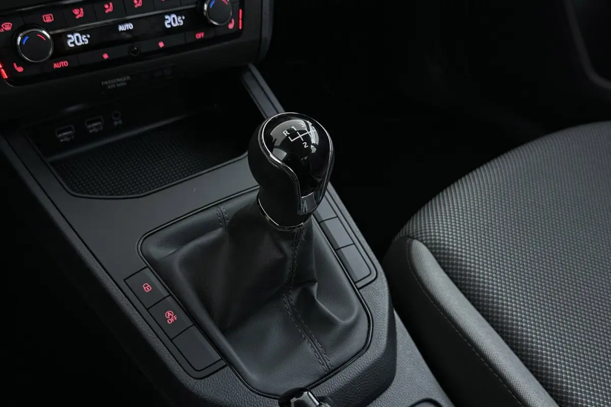 1.0 TSI Style Business Intense | Trekhaak | Climate Control | Stoelverwarming | Cruise Control |