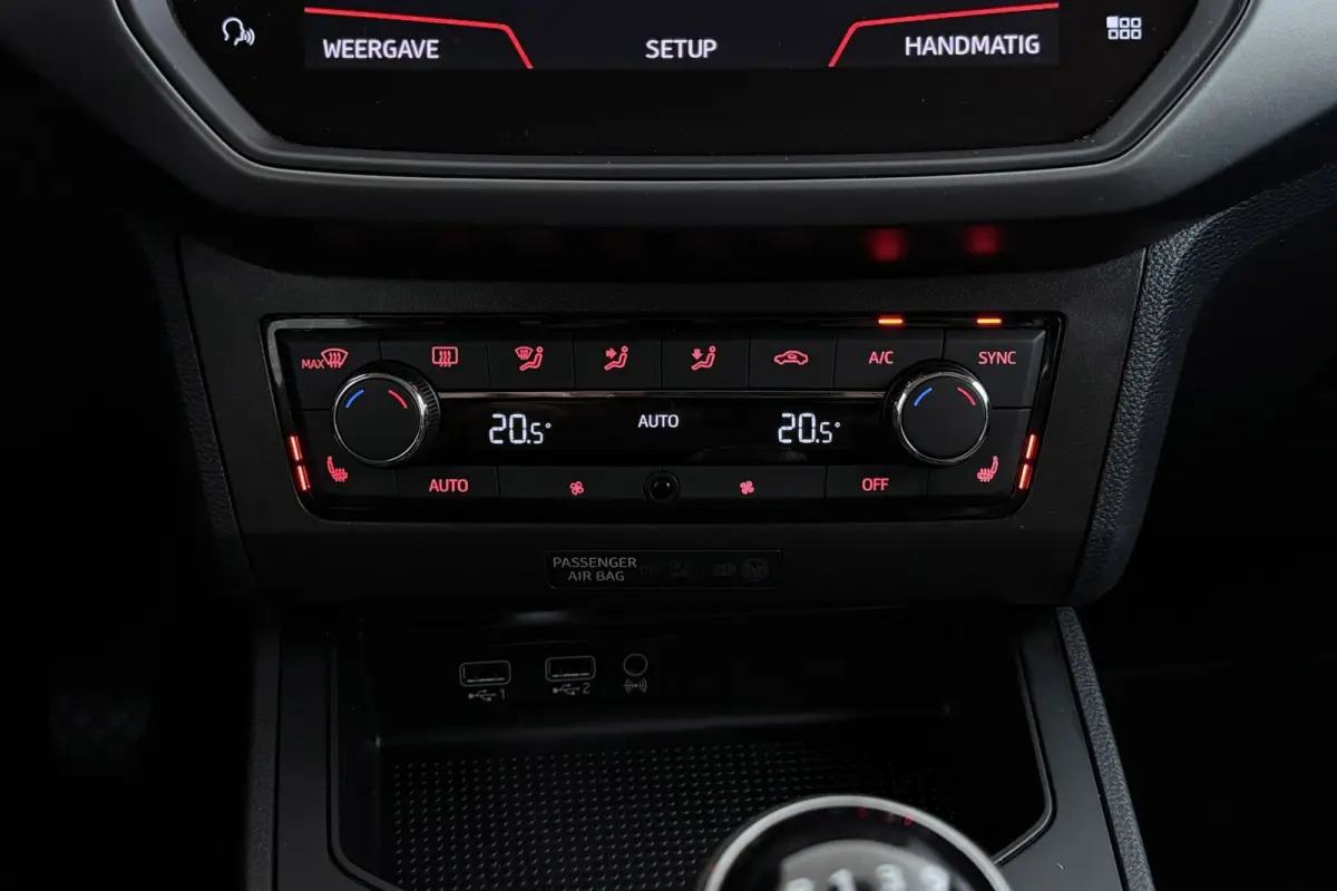 1.0 TSI Style Business Intense | Trekhaak | Climate Control | Stoelverwarming | Cruise Control |