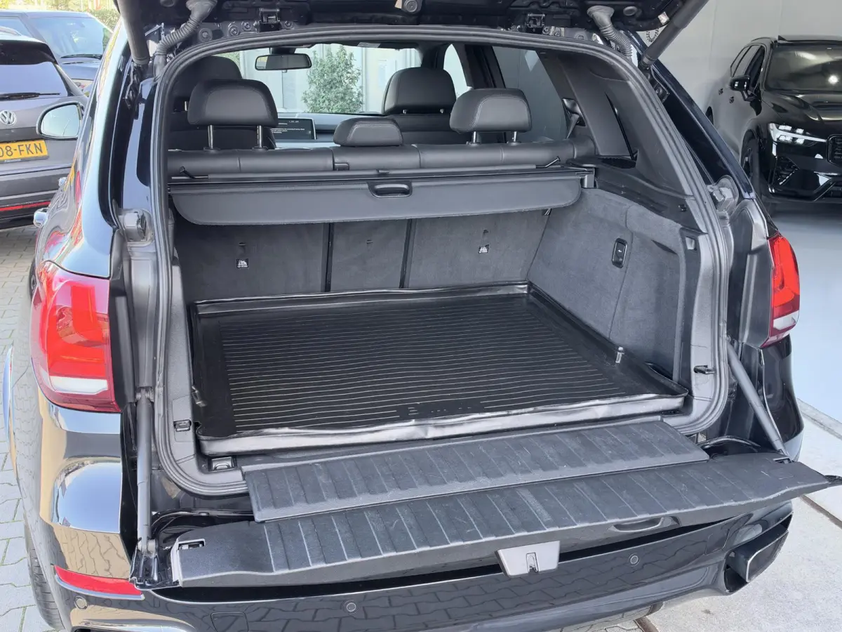 xDrive35i High Executive 306 PK | M sport | Trekhaak | Pano | 360 Camera | Softclose