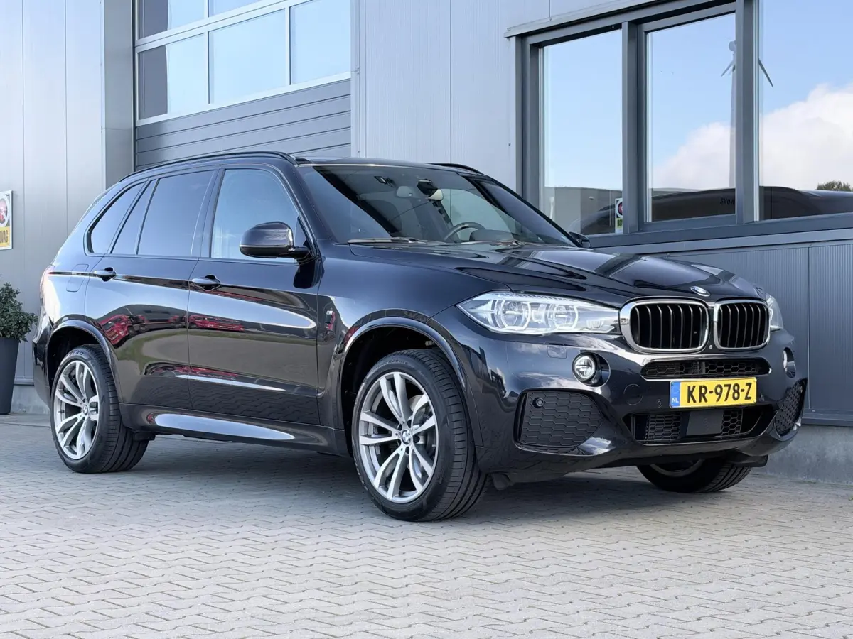 xDrive35i High Executive 306 PK | M sport | Trekhaak | Pano | 360 Camera | Softclose