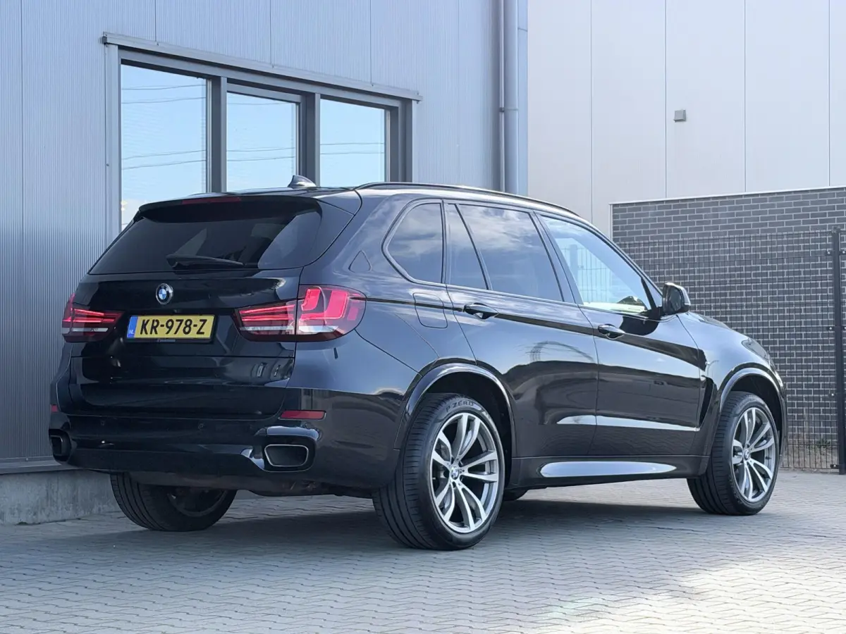 xDrive35i High Executive 306 PK | M sport | Trekhaak | Pano | 360 Camera | Softclose