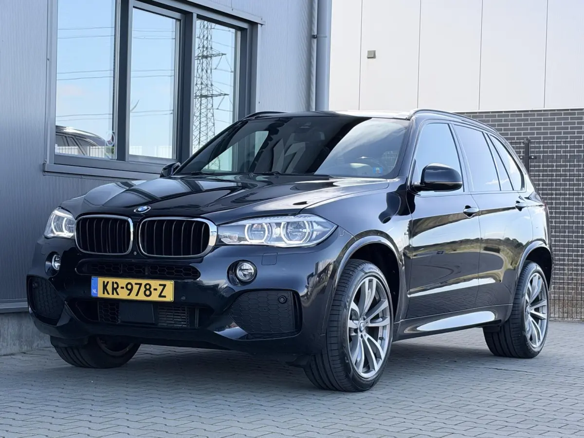 xDrive35i High Executive 306 PK | M sport | Trekhaak | Pano | 360 Camera | Softclose