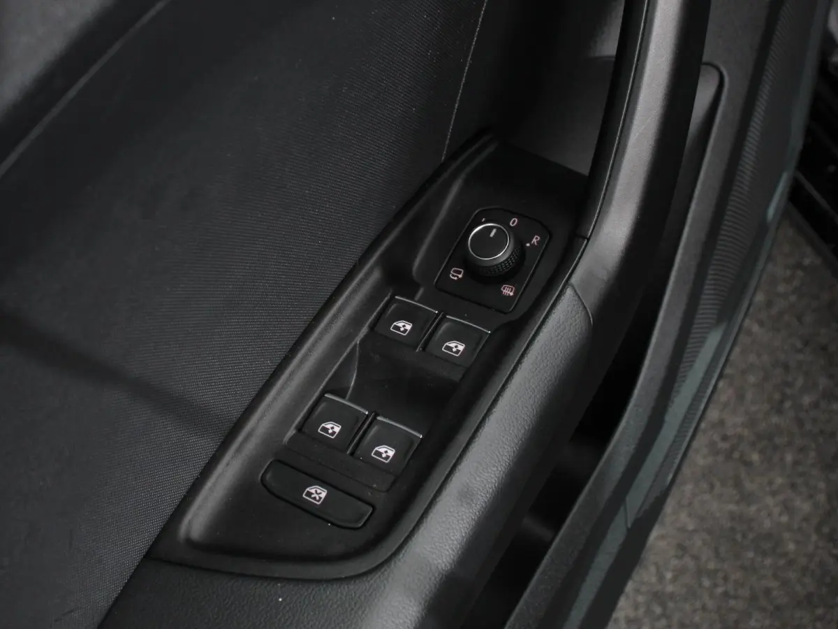 25 TFSI Automaat Advanced edition Navigatie Virtual Cockpit PDC v+a Cruise 2-Zone Climate Control Apple CarPlay/Android Auto