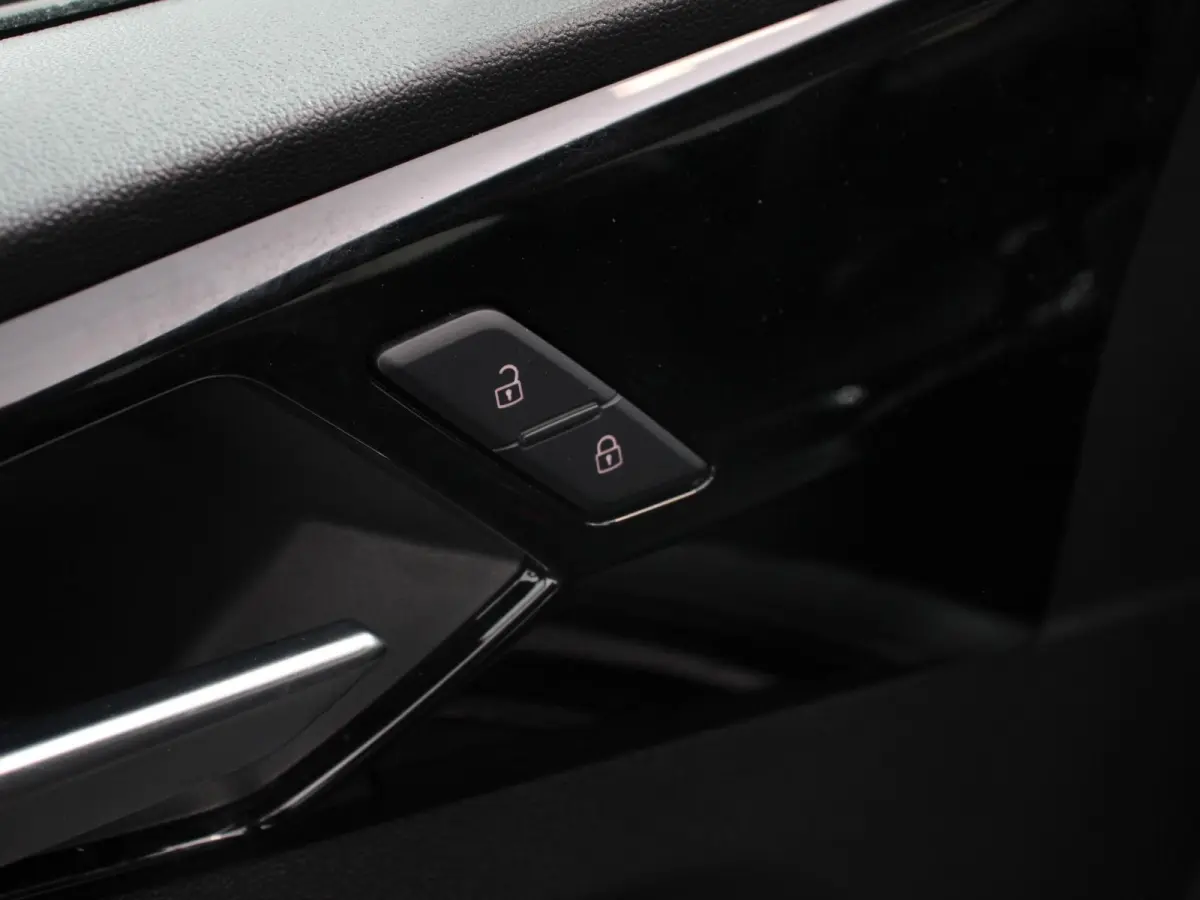 25 TFSI Automaat Advanced edition Navigatie Virtual Cockpit PDC v+a Cruise 2-Zone Climate Control Apple CarPlay/Android Auto