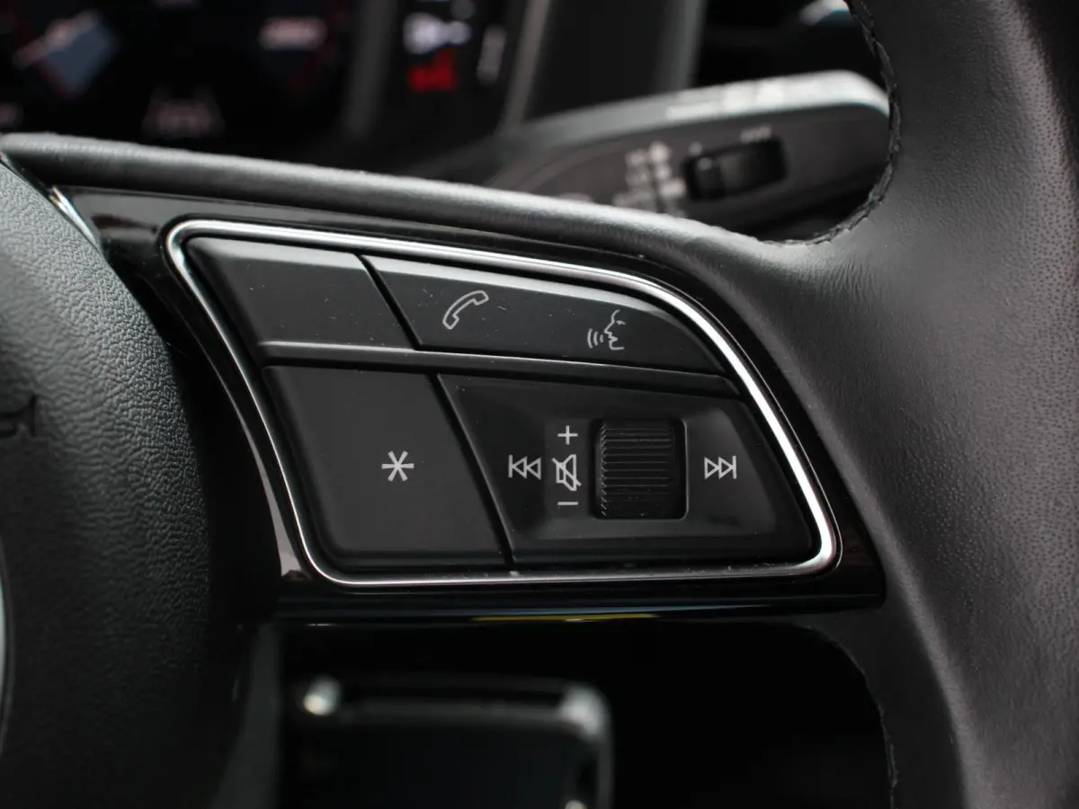 25 TFSI Automaat Advanced edition Navigatie Virtual Cockpit PDC v+a Cruise 2-Zone Climate Control Apple CarPlay/Android Auto
