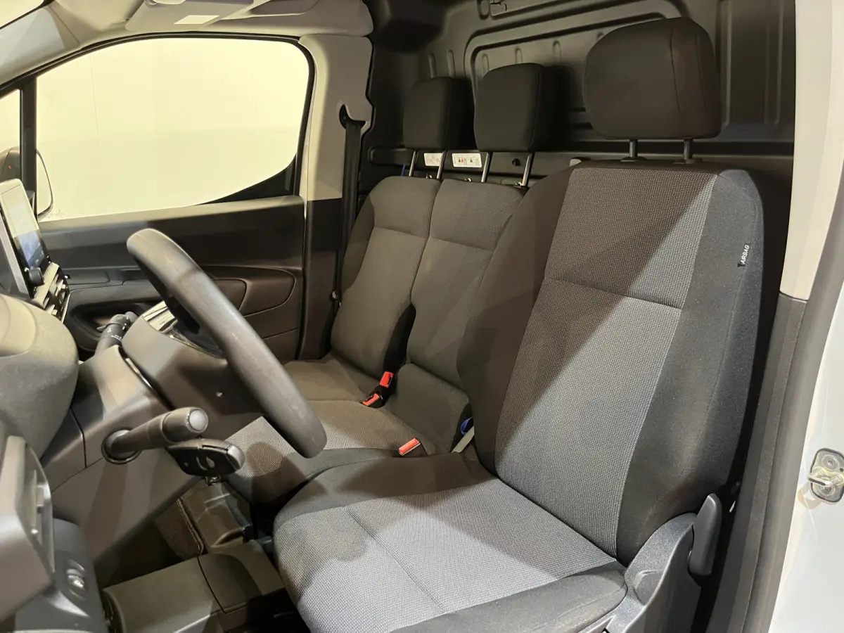 Premium Long 50 kWh / 100% elektrisch !! / SOH 95% / CCS Snelladen / Airco / Cruise Control / Camera / CarPlay / Navigatie / 3-Zits / 4.900 KM !!