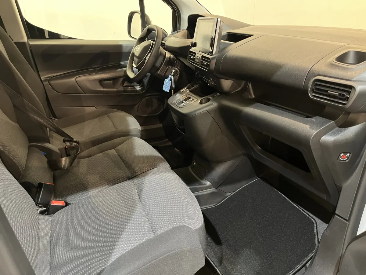 Premium Long 50 kWh / 100% elektrisch !! / SOH 95% / CCS Snelladen / Airco / Cruise Control / Camera / CarPlay / Navigatie / 3-Zits / 4.900 KM !!