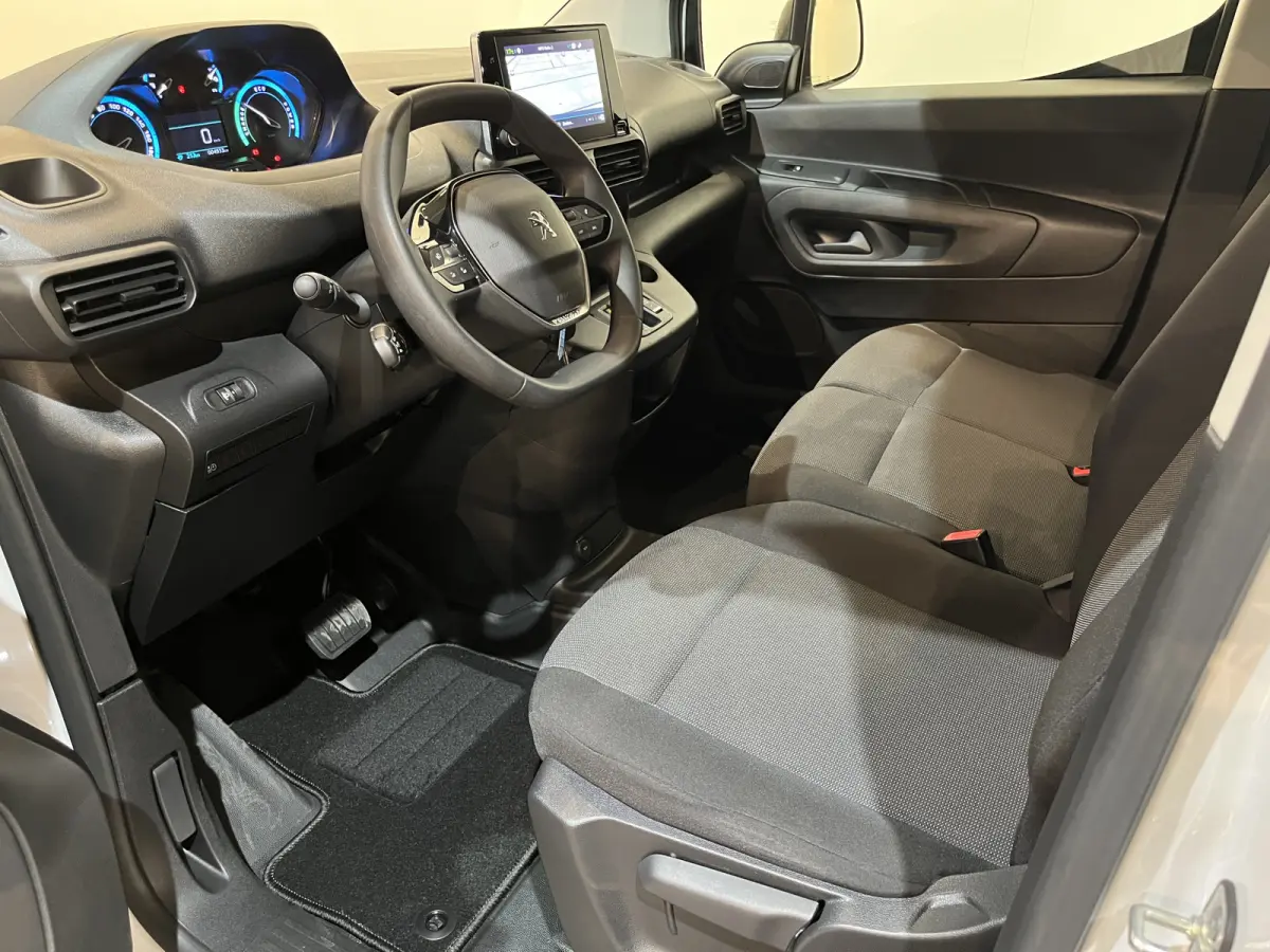 Premium Long 50 kWh / 100% elektrisch !! / SOH 95% / CCS Snelladen / Airco / Cruise Control / Camera / CarPlay / Navigatie / 3-Zits / 4.900 KM !!