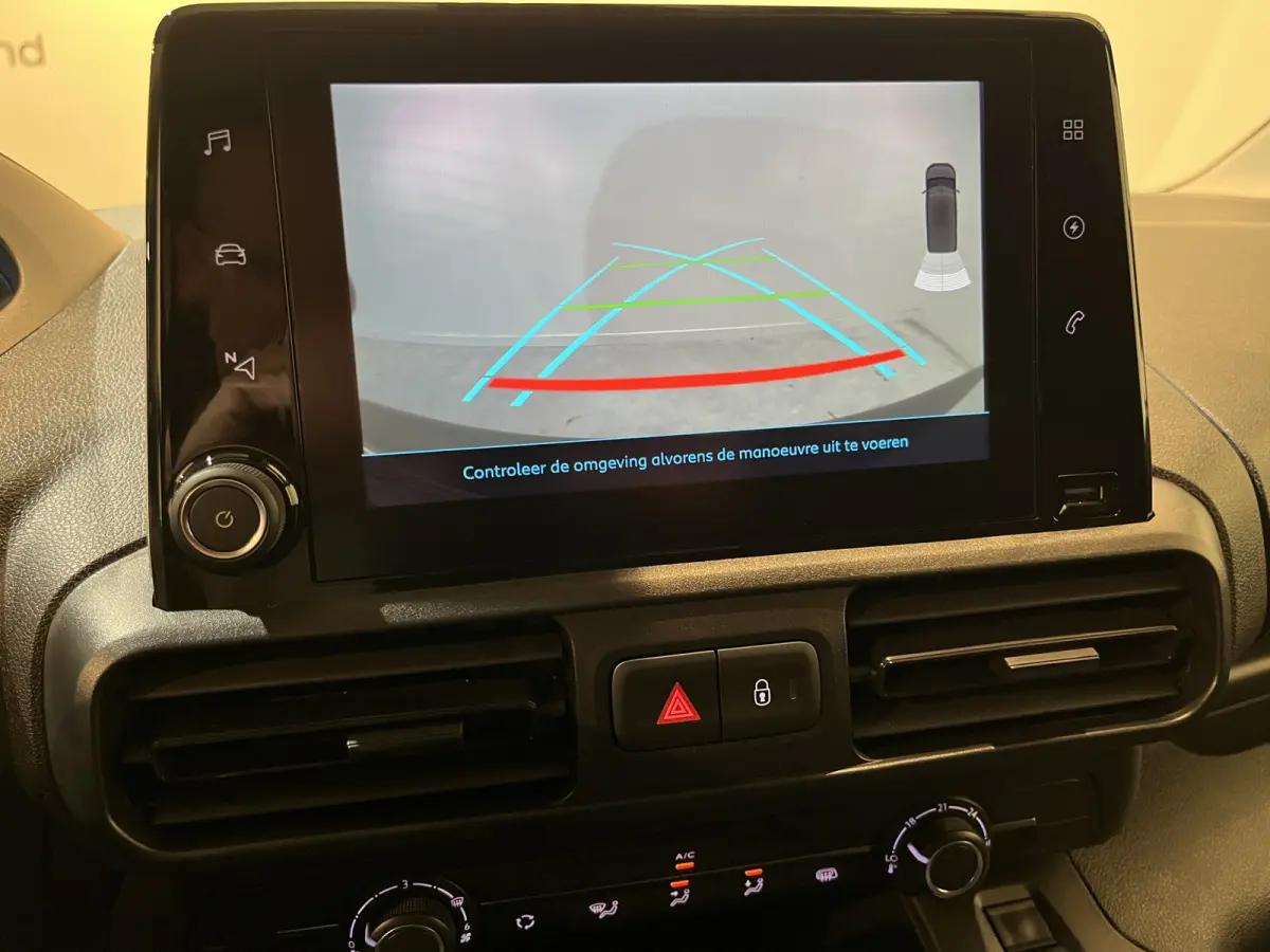 Premium Long 50 kWh / 100% elektrisch !! / SOH 95% / CCS Snelladen / Airco / Cruise Control / Camera / CarPlay / Navigatie / 3-Zits / 4.900 KM !!