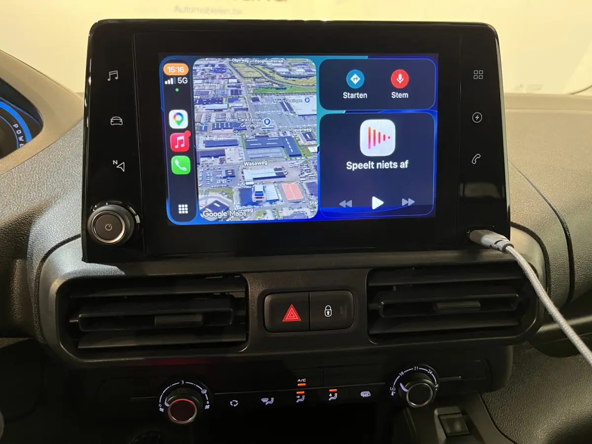 Premium Long 50 kWh / 100% elektrisch !! / SOH 95% / CCS Snelladen / Airco / Cruise Control / Camera / CarPlay / Navigatie / 3-Zits / 4.900 KM !!