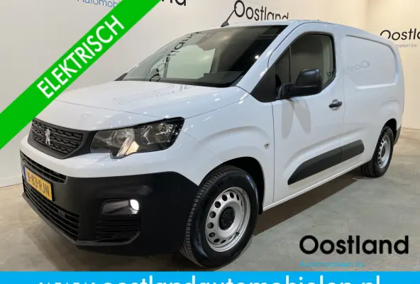 Premium Long 50 kWh / 100% elektrisch !! / SOH 95% / CCS Snelladen / Airco / Cruise Control / Camera / CarPlay / Navigatie / 3-Zits / 4.900 KM !!