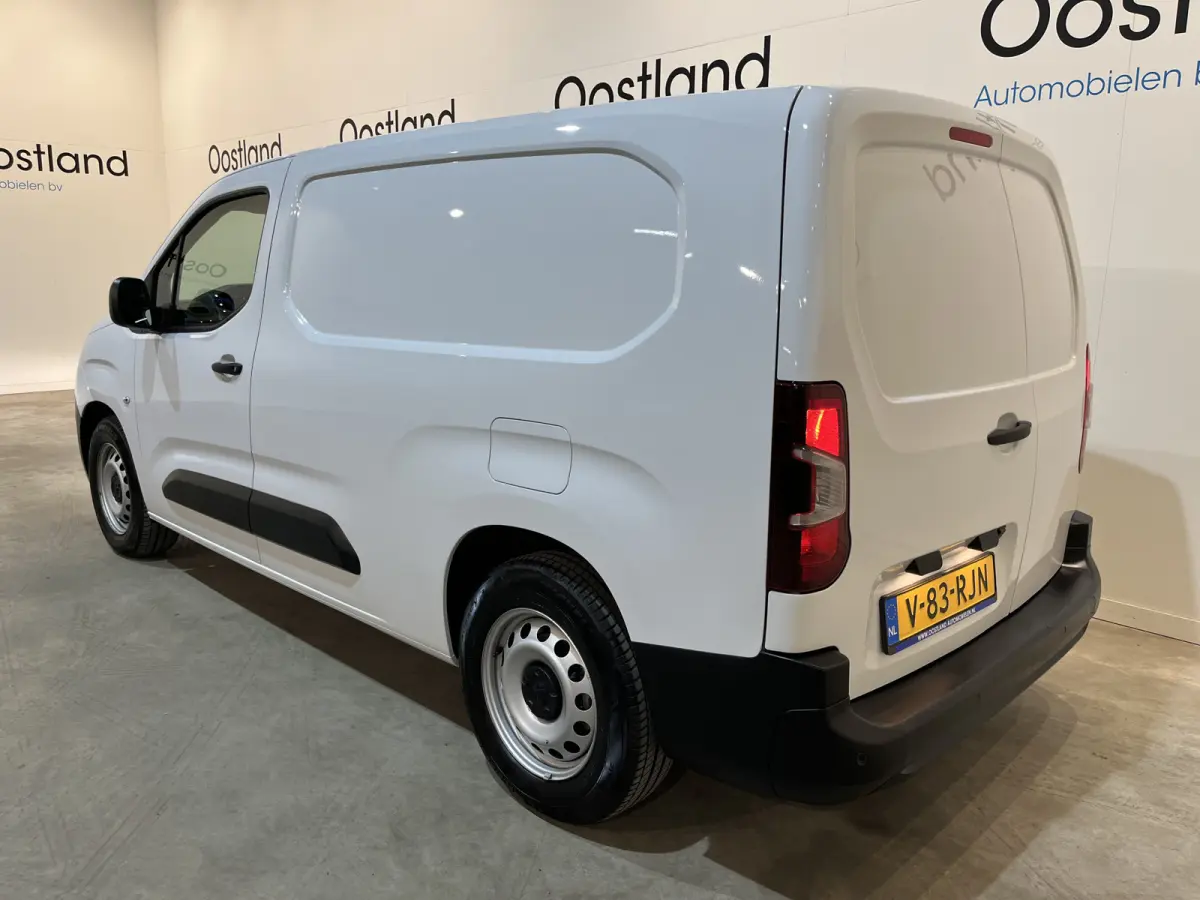 Premium Long 50 kWh / 100% elektrisch !! / SOH 95% / CCS Snelladen / Airco / Cruise Control / Camera / CarPlay / Navigatie / 3-Zits / 4.900 KM !!