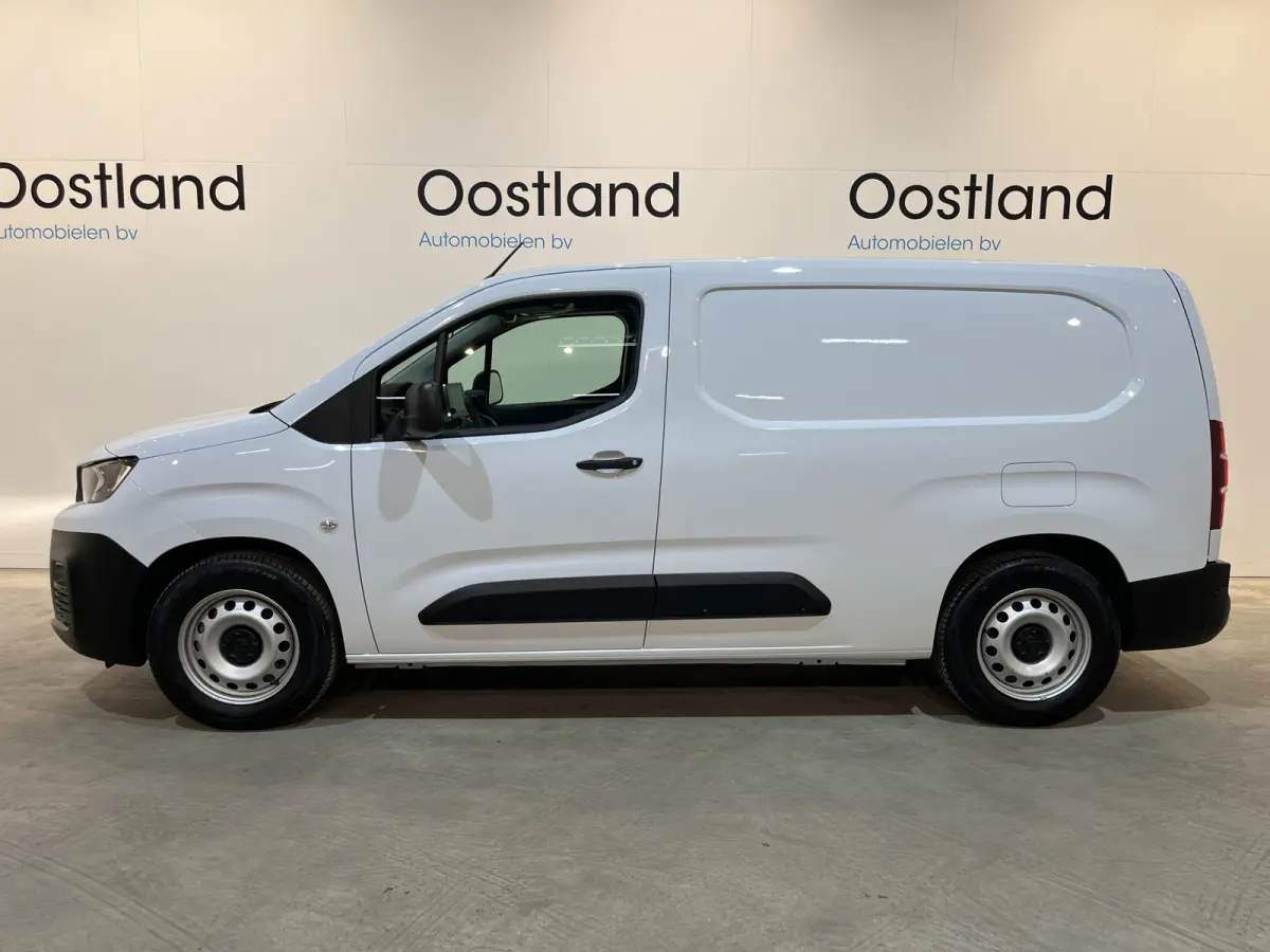 Premium Long 50 kWh / 100% elektrisch !! / SOH 95% / CCS Snelladen / Airco / Cruise Control / Camera / CarPlay / Navigatie / 3-Zits / 4.900 KM !!