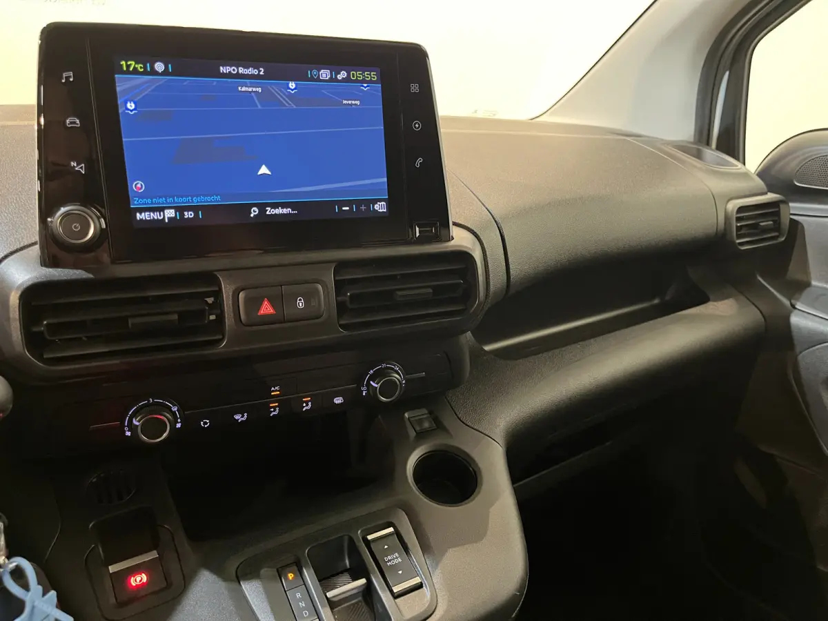 Premium Long 50 kWh / 100% elektrisch !! / SOH 95% / CCS Snelladen / Airco / Cruise Control / Camera / CarPlay / Navigatie / 3-Zits / 4.900 KM !!