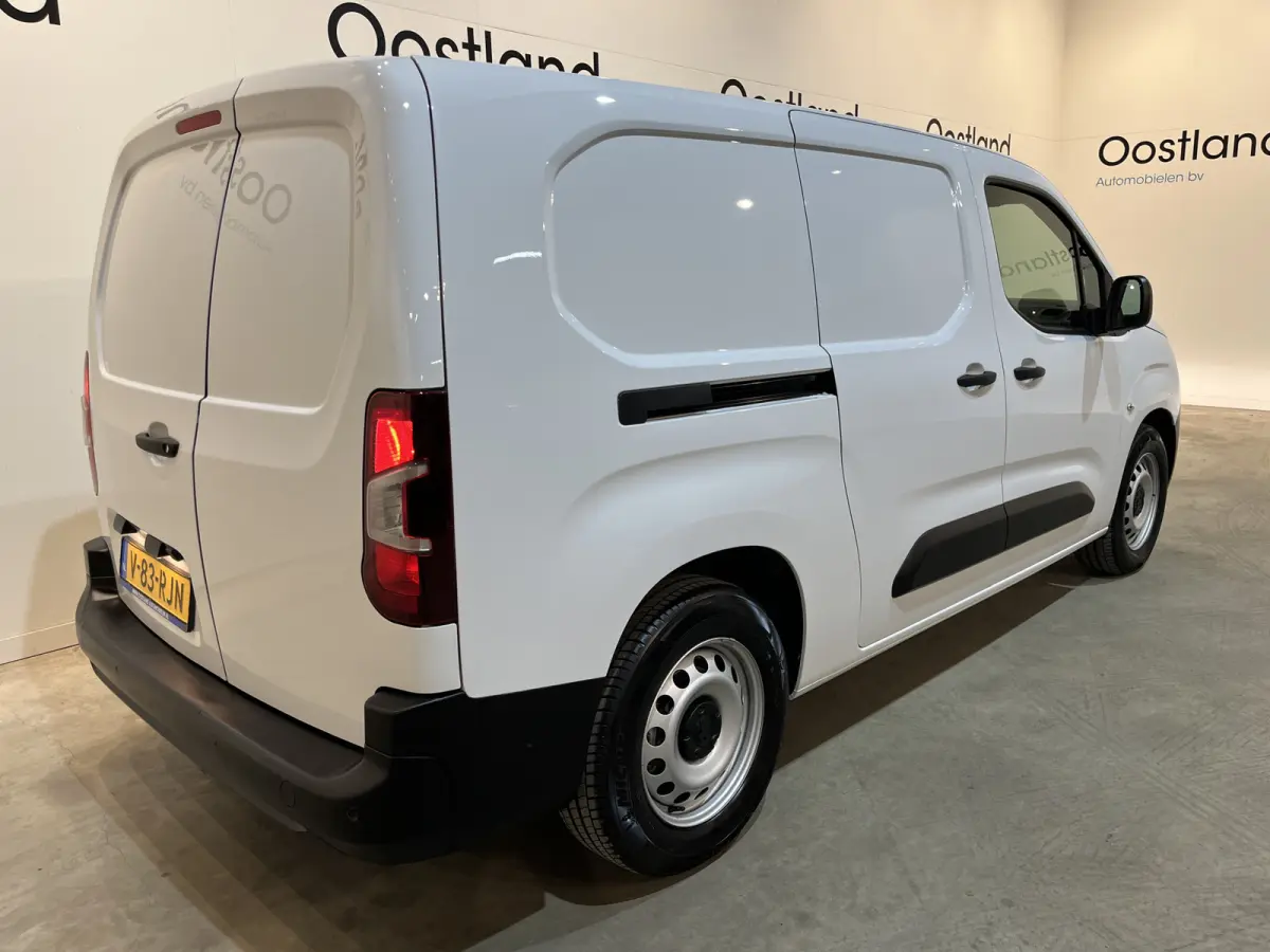 Premium Long 50 kWh / 100% elektrisch !! / SOH 95% / CCS Snelladen / Airco / Cruise Control / Camera / CarPlay / Navigatie / 3-Zits / 4.900 KM !!