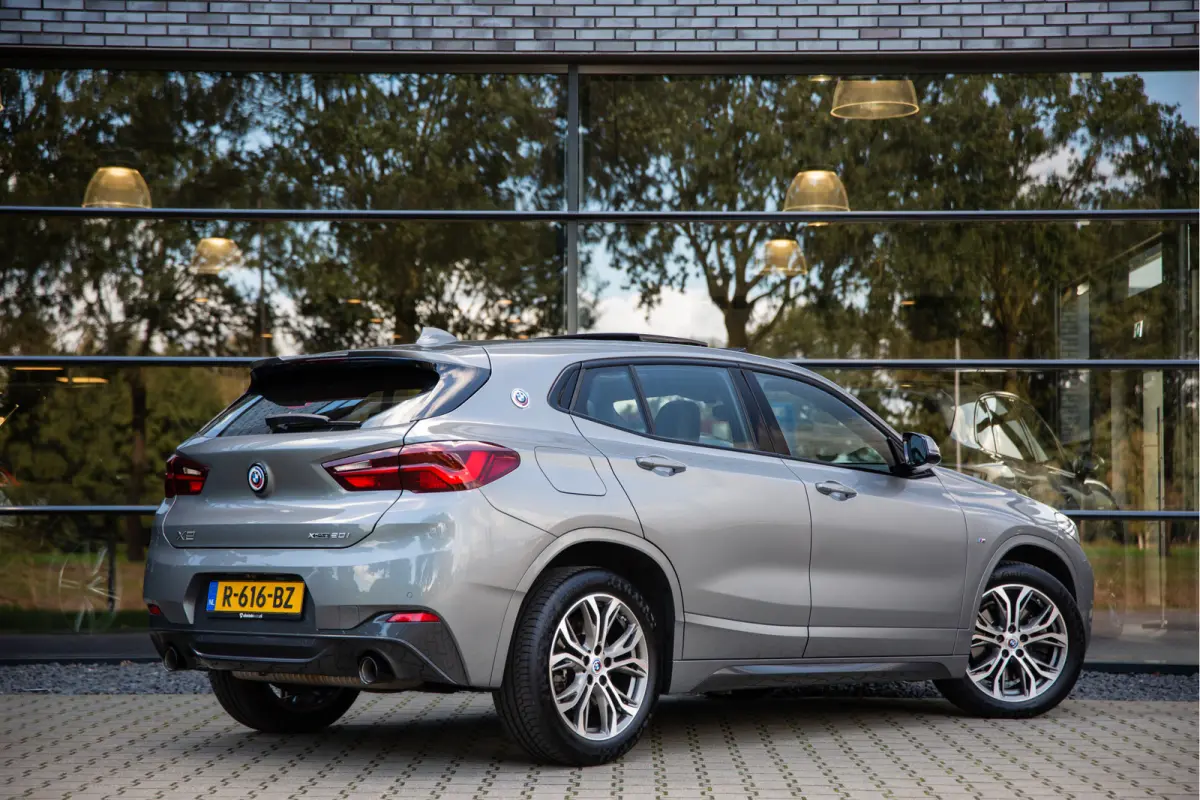 xDrive20i Business Edition Plus , Panoramadak, HUD, Achteruitrijcamera, Navigatie,