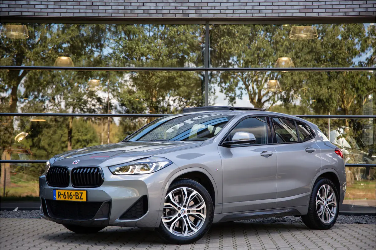 xDrive20i Business Edition Plus , Panoramadak, HUD, Achteruitrijcamera, Navigatie,