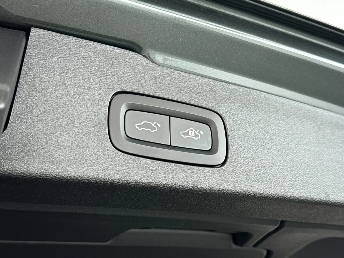 T8 Plug-in hybrid AWD Ultra Dark | SOH 99% | Panoramadak | 360° camera | Head-up display | Harman Kardon | Stoelventilatie | Massage | Stoel- en stuurverwarming | Trekhaak