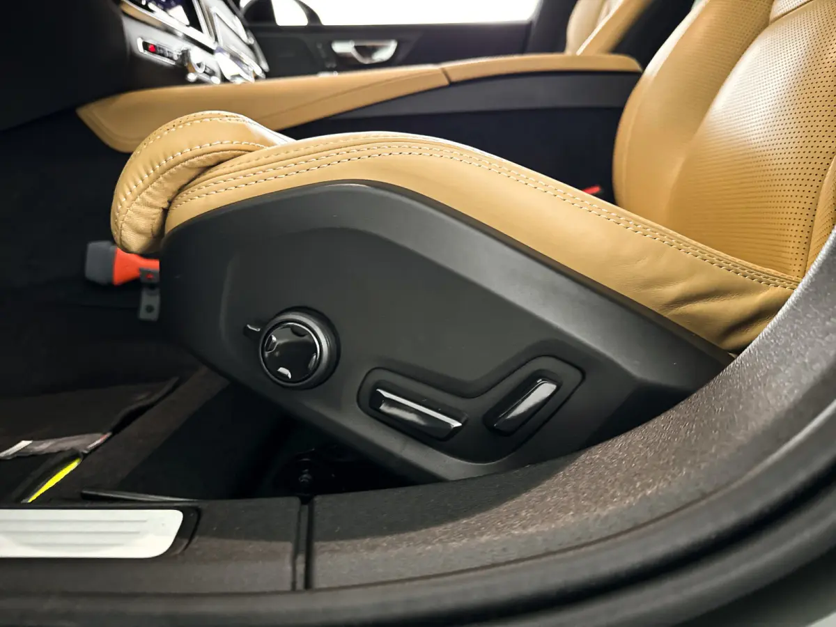 T8 Plug-in hybrid AWD Ultra Dark | SOH 99% | Panoramadak | 360° camera | Head-up display | Harman Kardon | Stoelventilatie | Massage | Stoel- en stuurverwarming | Trekhaak