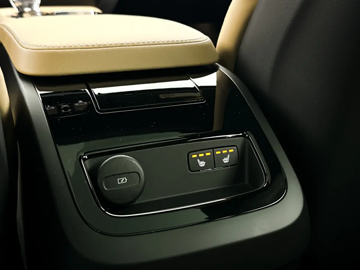 T8 Plug-in hybrid AWD Ultra Dark | SOH 99% | Panoramadak | 360° camera | Head-up display | Harman Kardon | Stoelventilatie | Massage | Stoel- en stuurverwarming | Trekhaak