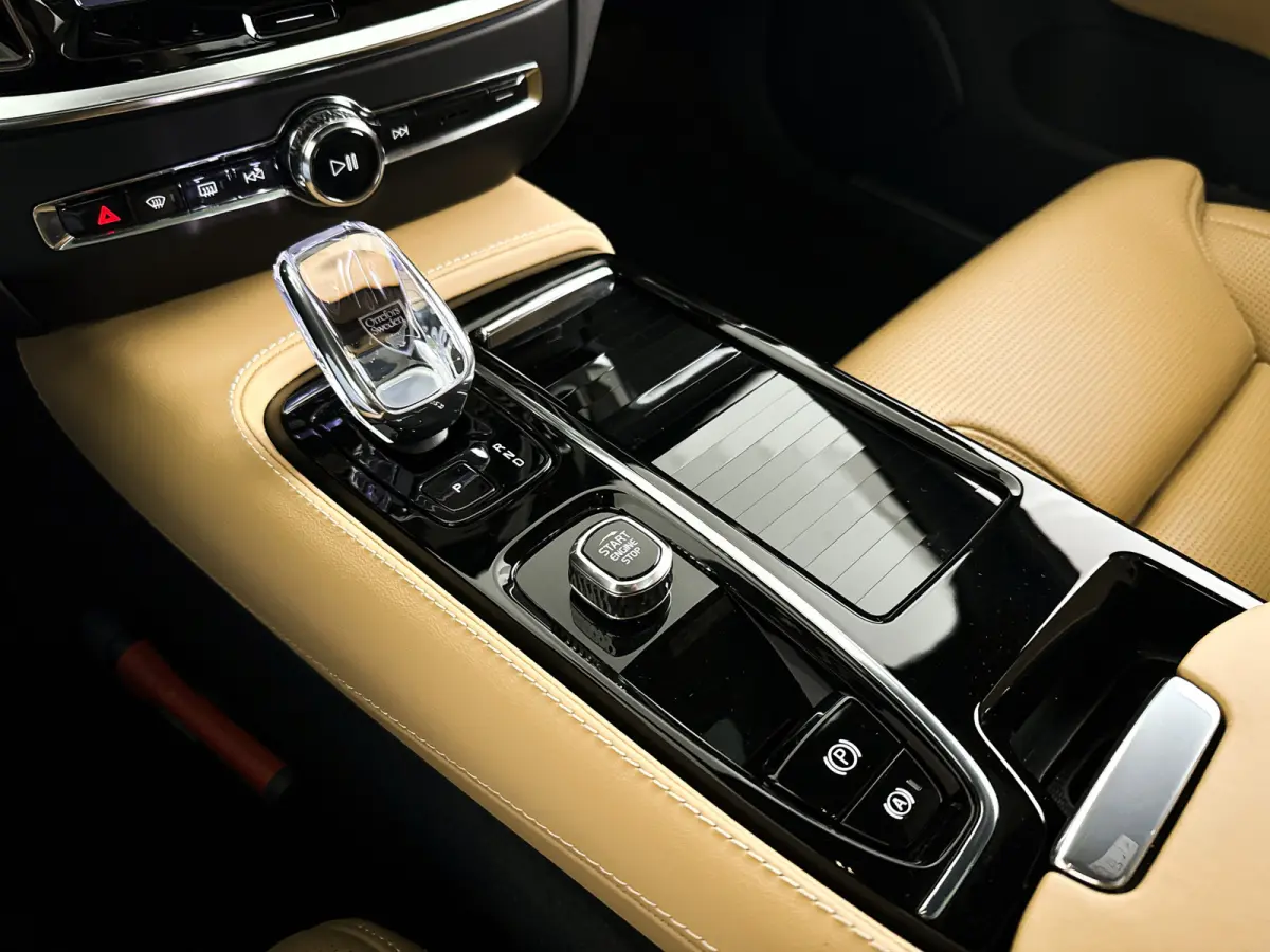 T8 Plug-in hybrid AWD Ultra Dark | SOH 99% | Panoramadak | 360° camera | Head-up display | Harman Kardon | Stoelventilatie | Massage | Stoel- en stuurverwarming | Trekhaak