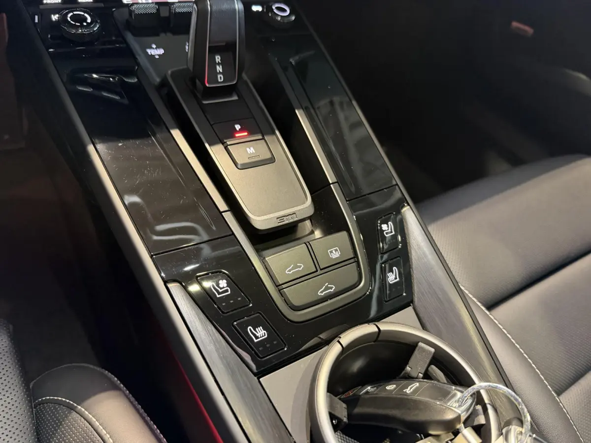 3.6 T-Hybrid Carrera GTS | SPORTDESIGN | SPORTCHRONO | SPORUITLAATSYSTEEM | PTV + | PASM | PDLS + | BOSE | HEFSYSTEEM VOORAS | ACHTERASBESTURING | 18-WEG STOELEN | PANORAMA/SCHUIF-KANTELDAK 