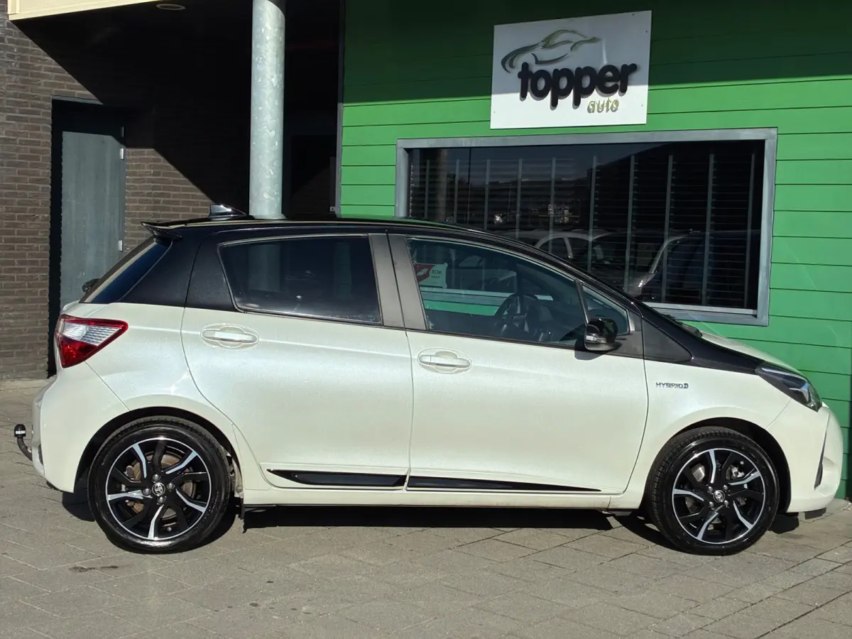 1.5 Hybrid Bi-Tone|2e Eigenaar|Automaat|Camera|Navigatie|CruiseControl|Climatronic|Nieuwe APK|Trekhaak|