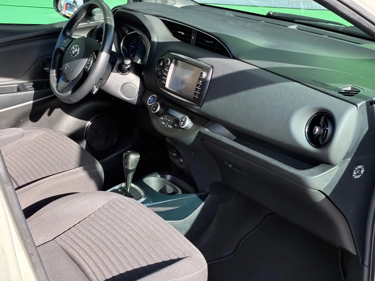 1.5 Hybrid Bi-Tone|2e Eigenaar|Automaat|Camera|Navigatie|CruiseControl|Climatronic|Nieuwe APK|Trekhaak|