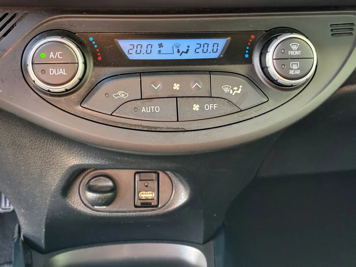 1.5 Hybrid Bi-Tone|2e Eigenaar|Automaat|Camera|Navigatie|CruiseControl|Climatronic|Nieuwe APK|Trekhaak|