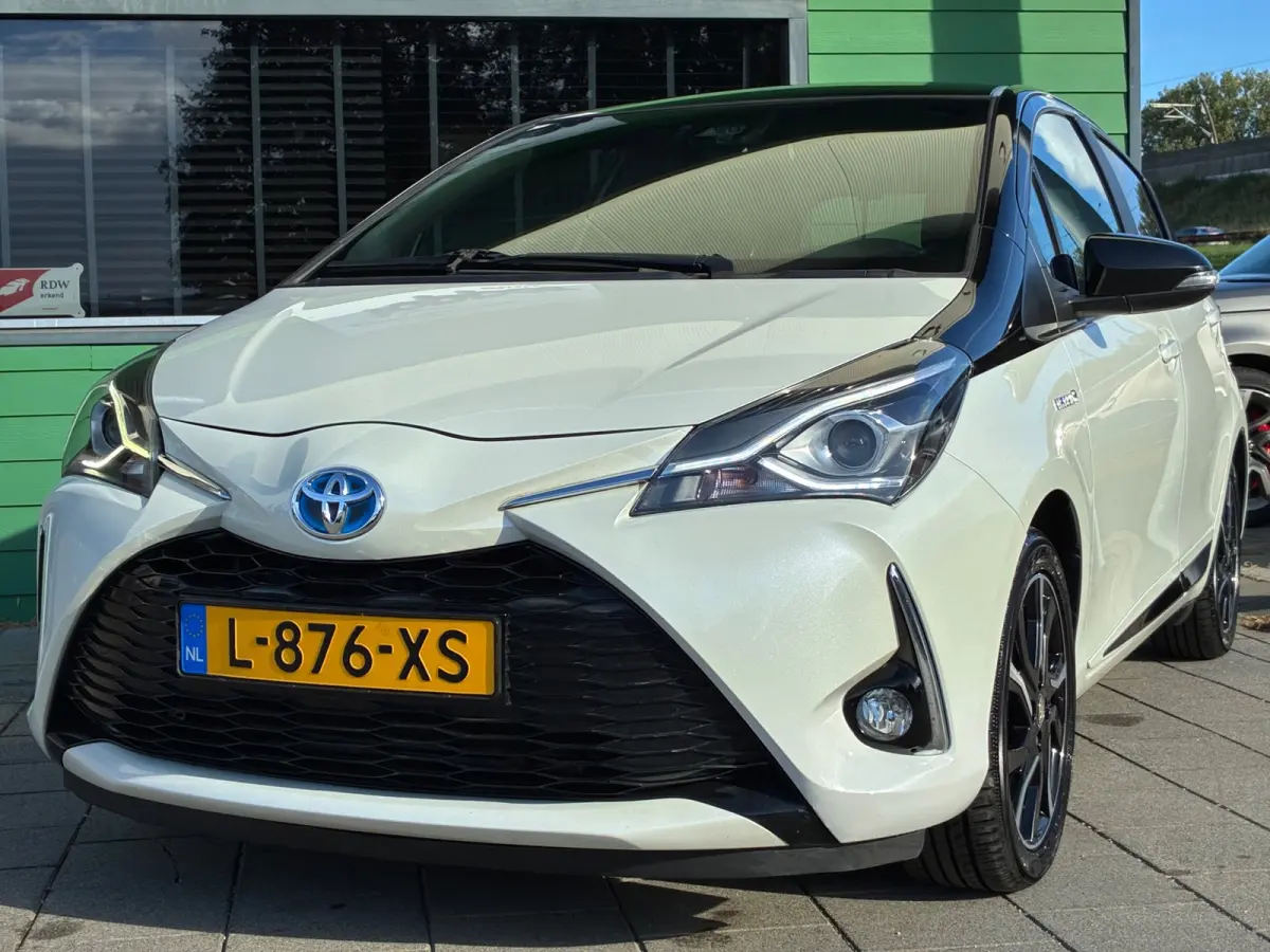 1.5 Hybrid Bi-Tone|2e Eigenaar|Automaat|Camera|Navigatie|CruiseControl|Climatronic|Nieuwe APK|Trekhaak|