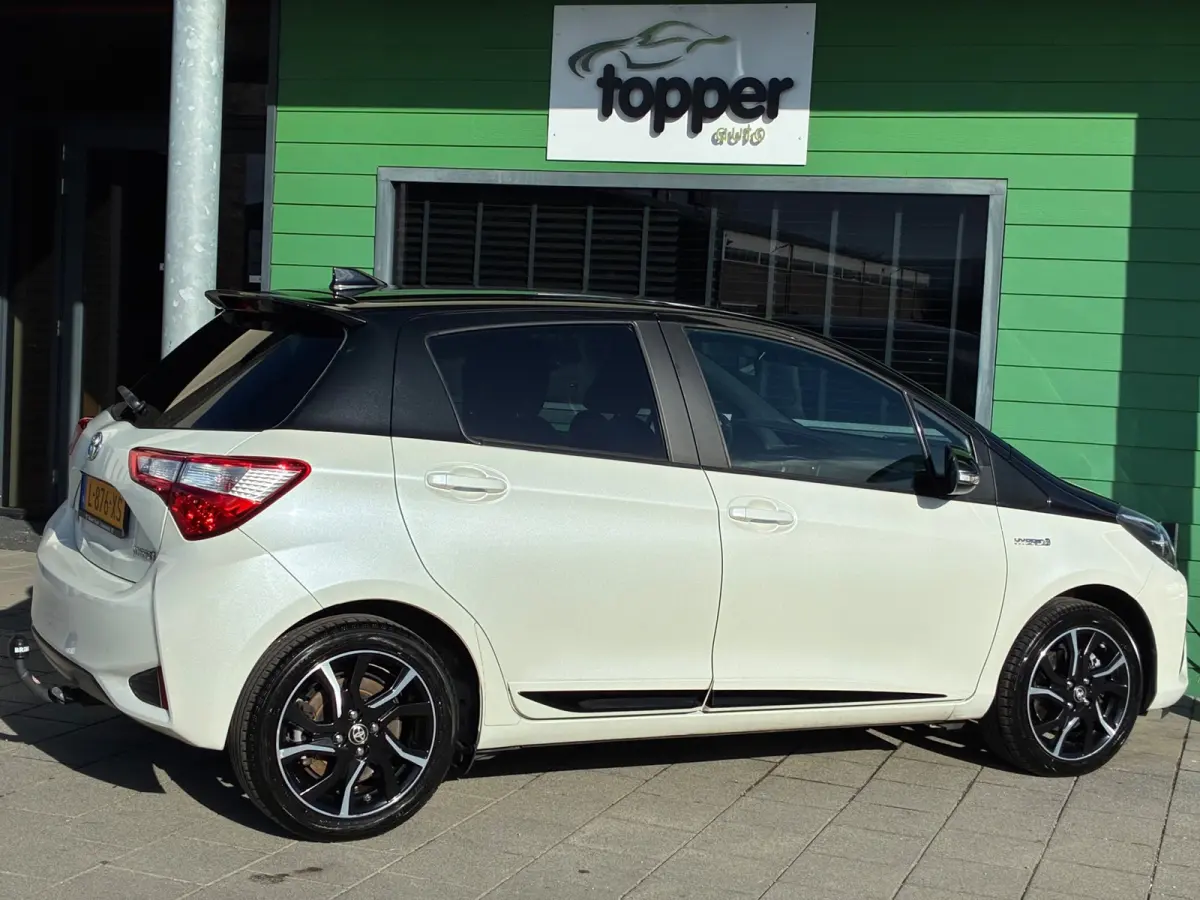 1.5 Hybrid Bi-Tone|2e Eigenaar|Automaat|Camera|Navigatie|CruiseControl|Climatronic|Nieuwe APK|Trekhaak|
