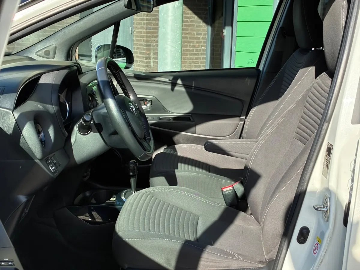 1.5 Hybrid Bi-Tone|2e Eigenaar|Automaat|Camera|Navigatie|CruiseControl|Climatronic|Nieuwe APK|Trekhaak|