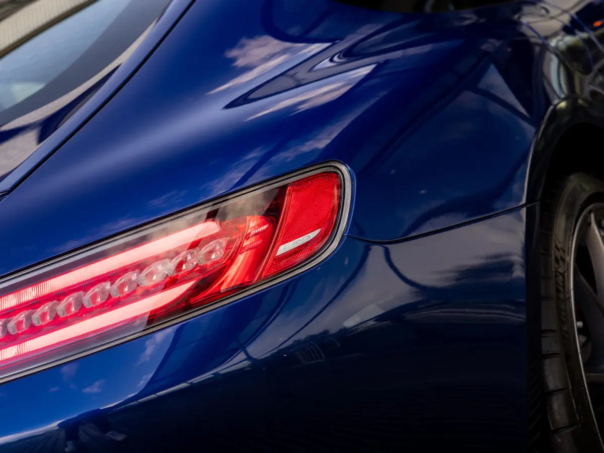 4.0 S | AMG PERFORMANCE UITLAAT | AMG PERFORMANCE STOELEN | KEYLESS ENTRY | VOLLEDIG MB DEALER ONDERHOUDEN | STOELVERWARMING | ACHTERUITRIJCAMERA |